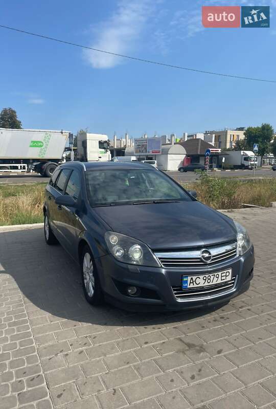 Універсал Opel Astra 2009 в Луцьку