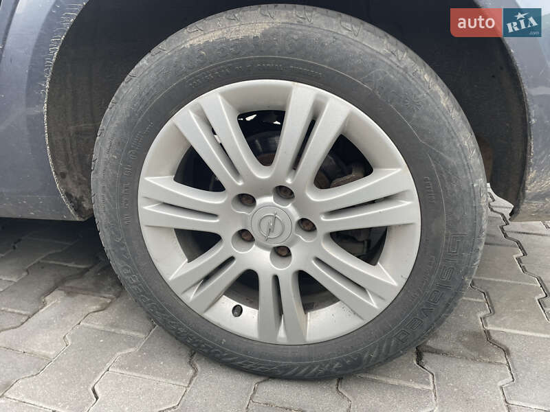 Універсал Opel Astra 2009 в Луцьку