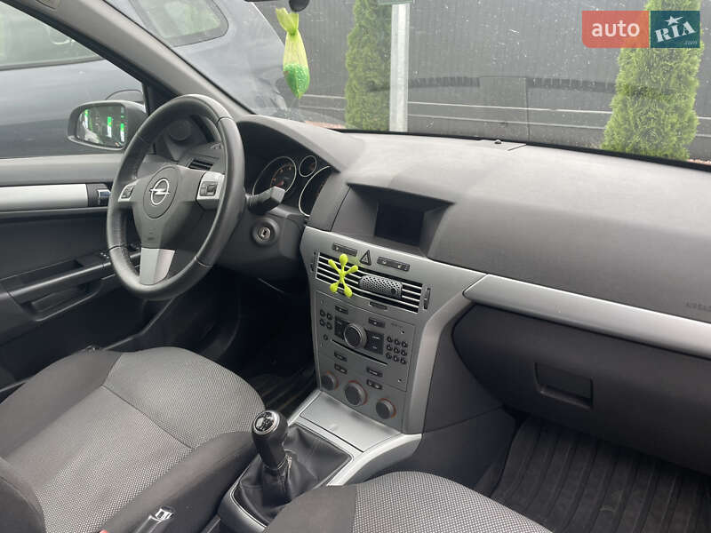 Універсал Opel Astra 2009 в Луцьку