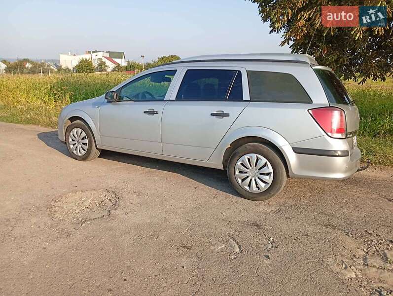 Универсал Opel Astra 2005 в Золочеве