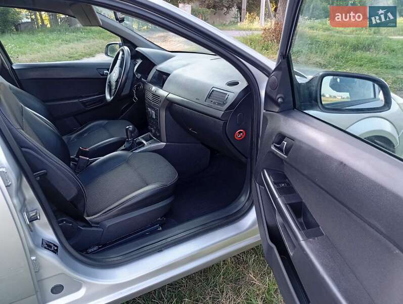 Универсал Opel Astra 2005 в Золочеве
