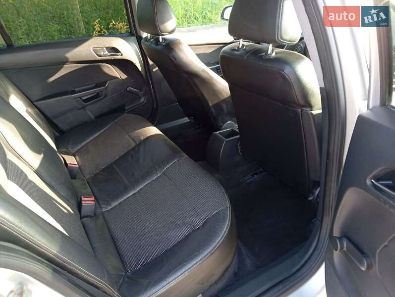 Универсал Opel Astra 2005 в Золочеве