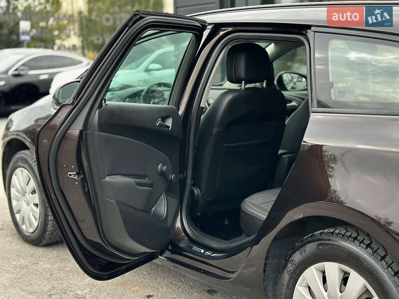 Универсал Opel Astra 2014 в Шептицькому