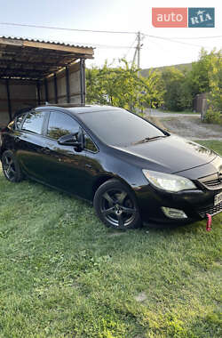 Хэтчбек Opel Astra 2010 в 