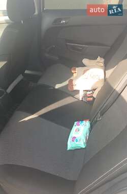 Универсал Opel Astra 2005 в 