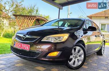 Хетчбек Opel Astra 2013 в 