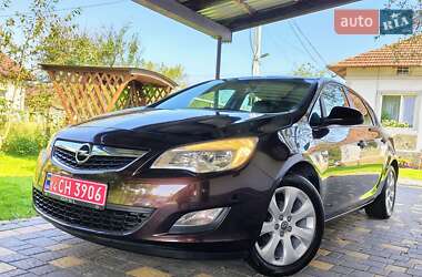 Хетчбек Opel Astra 2013 в 