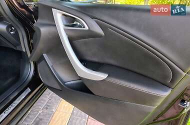 Хетчбек Opel Astra 2013 в 