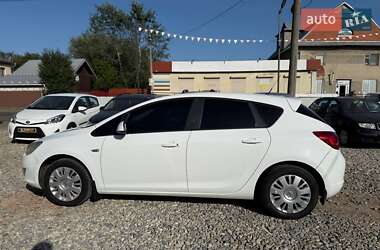 Хэтчбек Opel Astra 2011 в 