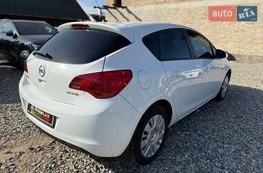 Хэтчбек Opel Astra 2011 в 