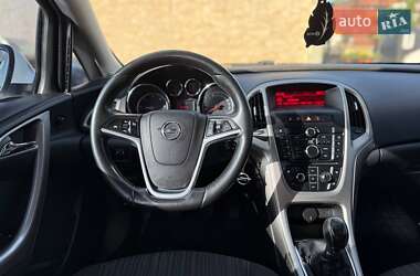Хэтчбек Opel Astra 2011 в 