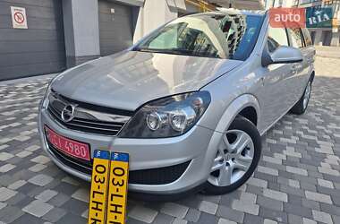 Универсал Opel Astra 2010 в 