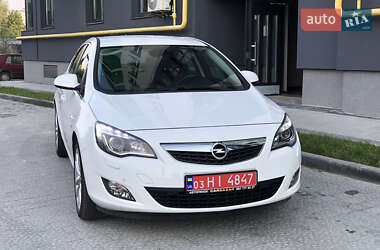 Хэтчбек Opel Astra 2011 в 