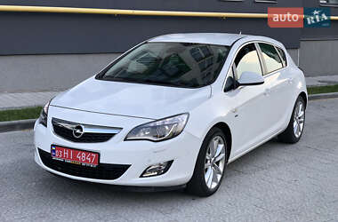 Хэтчбек Opel Astra 2011 в 
