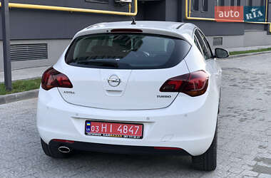 Хэтчбек Opel Astra 2011 в 