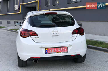 Хэтчбек Opel Astra 2011 в 