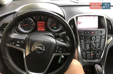 Хэтчбек Opel Astra 2011 в 