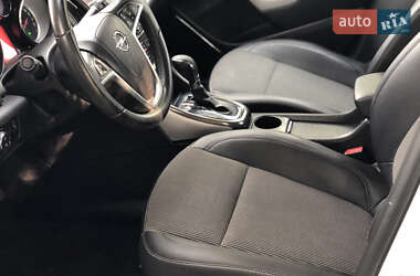 Хэтчбек Opel Astra 2011 в 