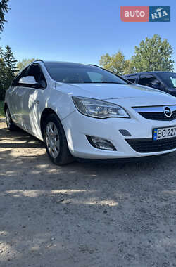 Універсал Opel Astra 2012 в Судовій Вишні