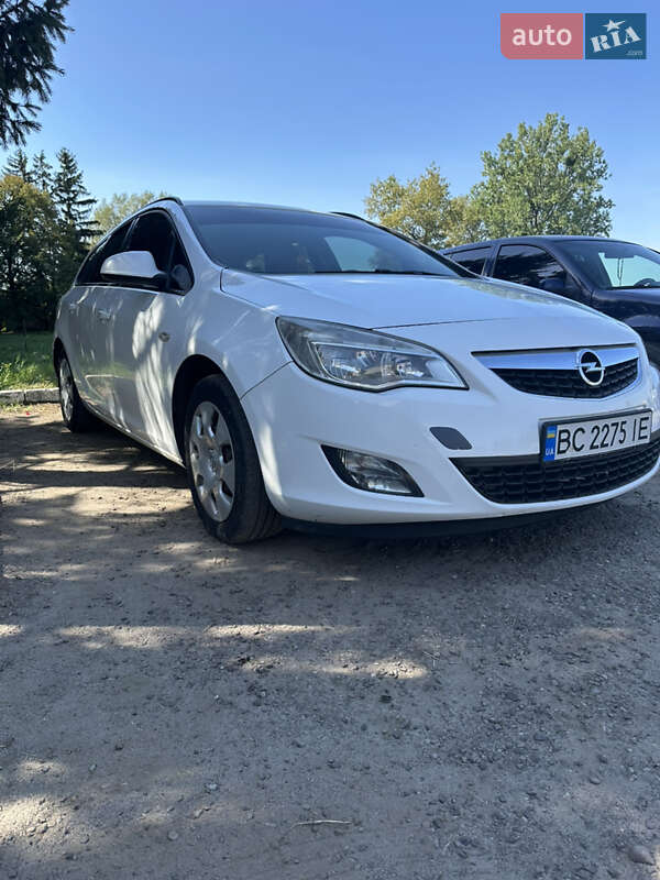 Opel Astra 2012