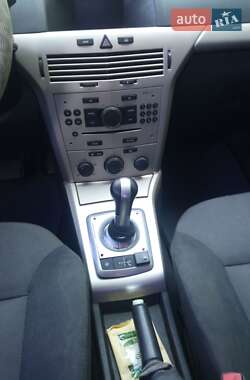 Хэтчбек Opel Astra 2007 в 