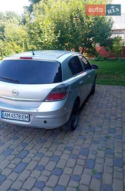 Хэтчбек Opel Astra 2007 в 