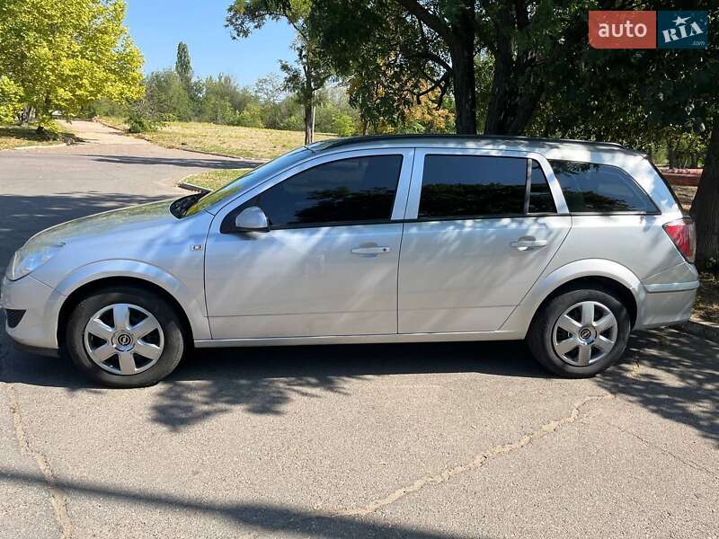 Универсал Opel Astra 2009 в Южноукраинске
