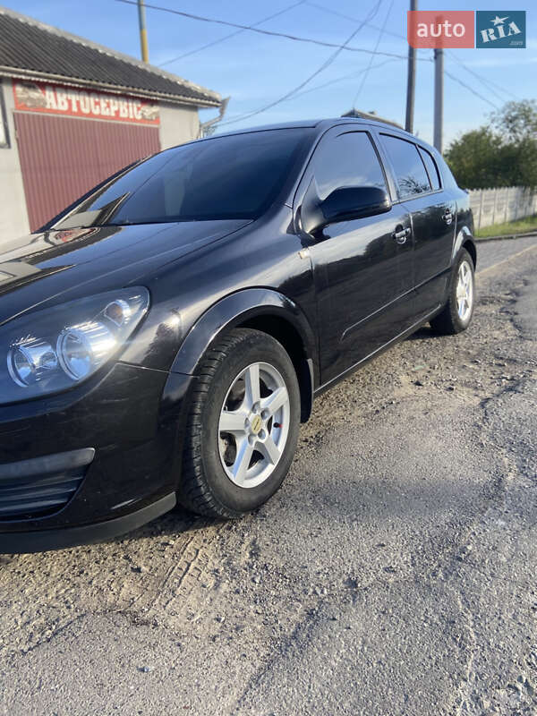 Хетчбек Opel Astra 2006 в Чернівцях