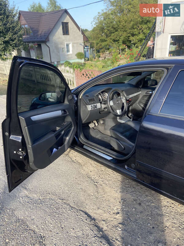 Хетчбек Opel Astra 2006 в Чернівцях