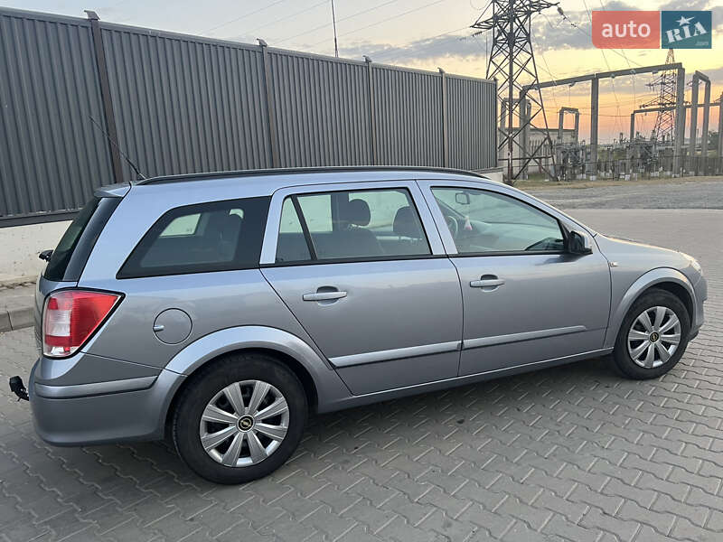 Универсал Opel Astra 2008 в Рожище