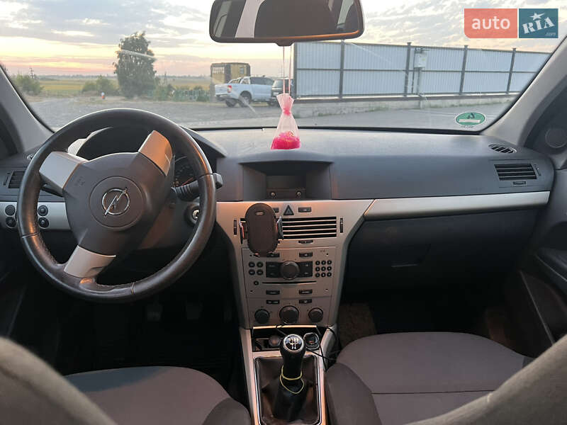 Универсал Opel Astra 2008 в Рожище