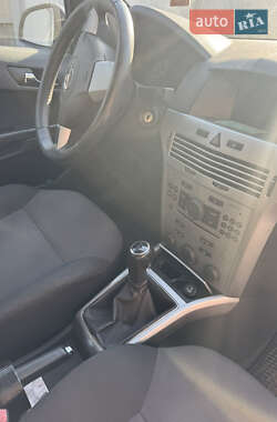 Универсал Opel Astra 2011 в 