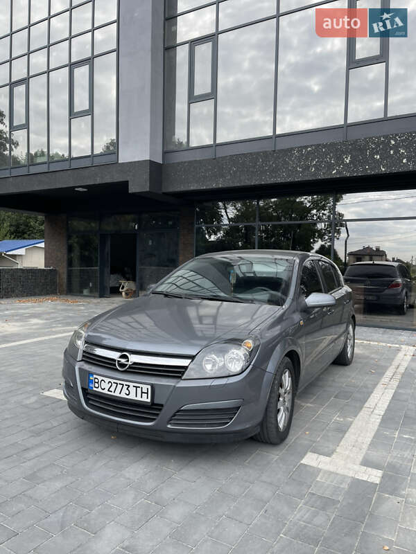 Хэтчбек Opel Astra 2004 в Стрые