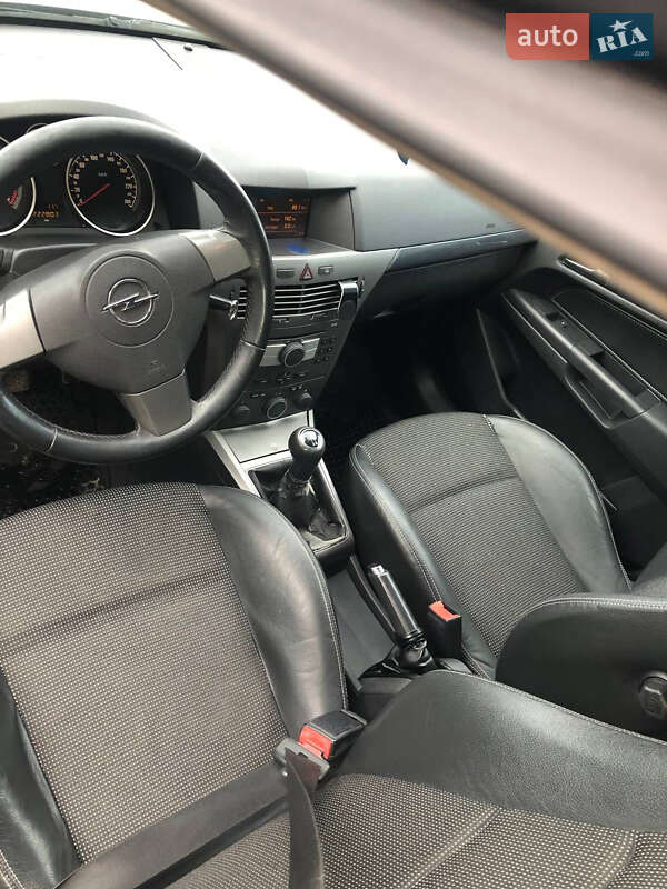 Хэтчбек Opel Astra 2004 в Стрые
