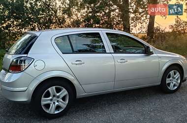 Хэтчбек Opel Astra 2009 в 