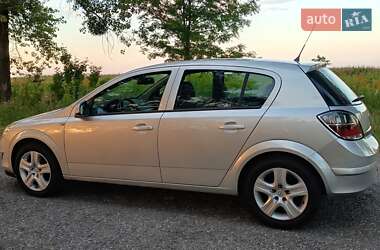 Хэтчбек Opel Astra 2009 в 
