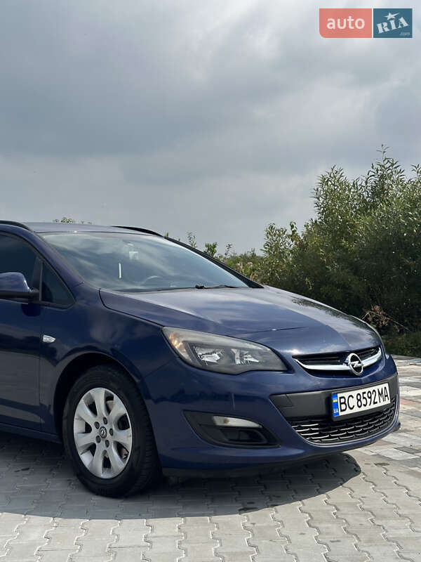 Універсал Opel Astra 2015 в Львові