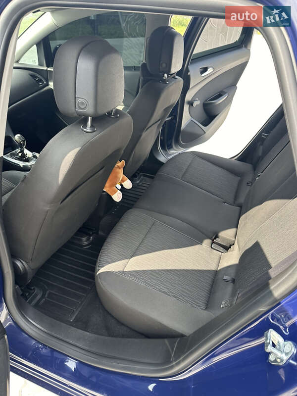 Універсал Opel Astra 2015 в Львові