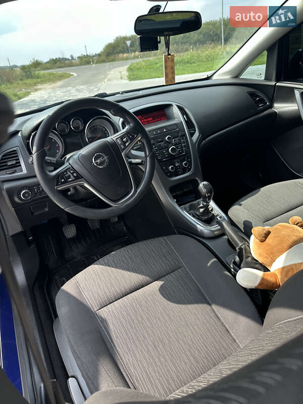 Універсал Opel Astra 2015 в Львові