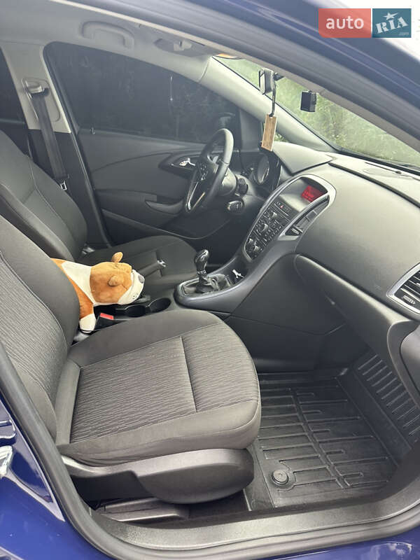 Універсал Opel Astra 2015 в Львові