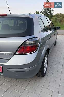 Хетчбек Opel Astra 2009 в 