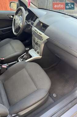 Хетчбек Opel Astra 2009 в 