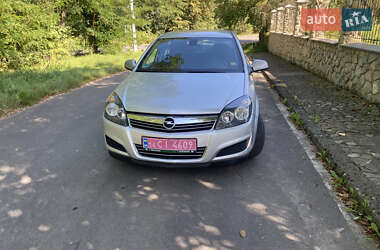 Універсал Opel Astra 2010 в Коломиї