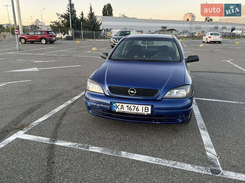 Седан Opel Astra 2006 в Киеве