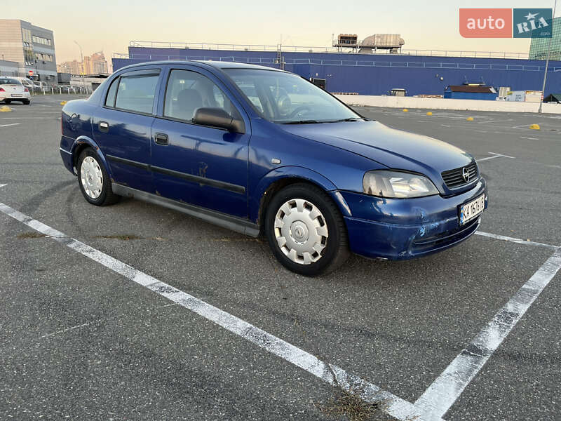 Седан Opel Astra 2006 в Киеве