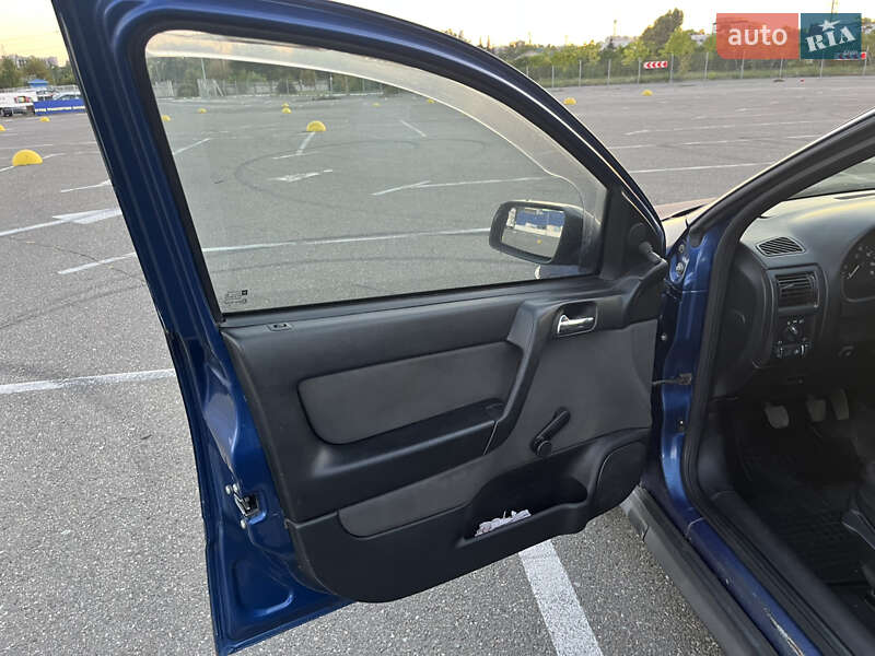 Седан Opel Astra 2006 в Киеве