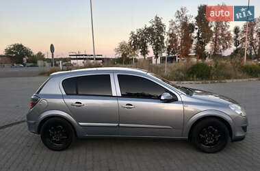 Хэтчбек Opel Astra 2007 в 