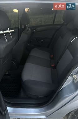 Хэтчбек Opel Astra 2007 в 