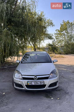 Хэтчбек Opel Astra 2006 в 