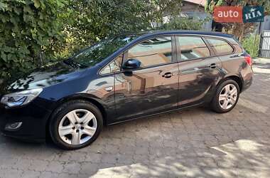 Універсал Opel Astra 2012 в Луцьку